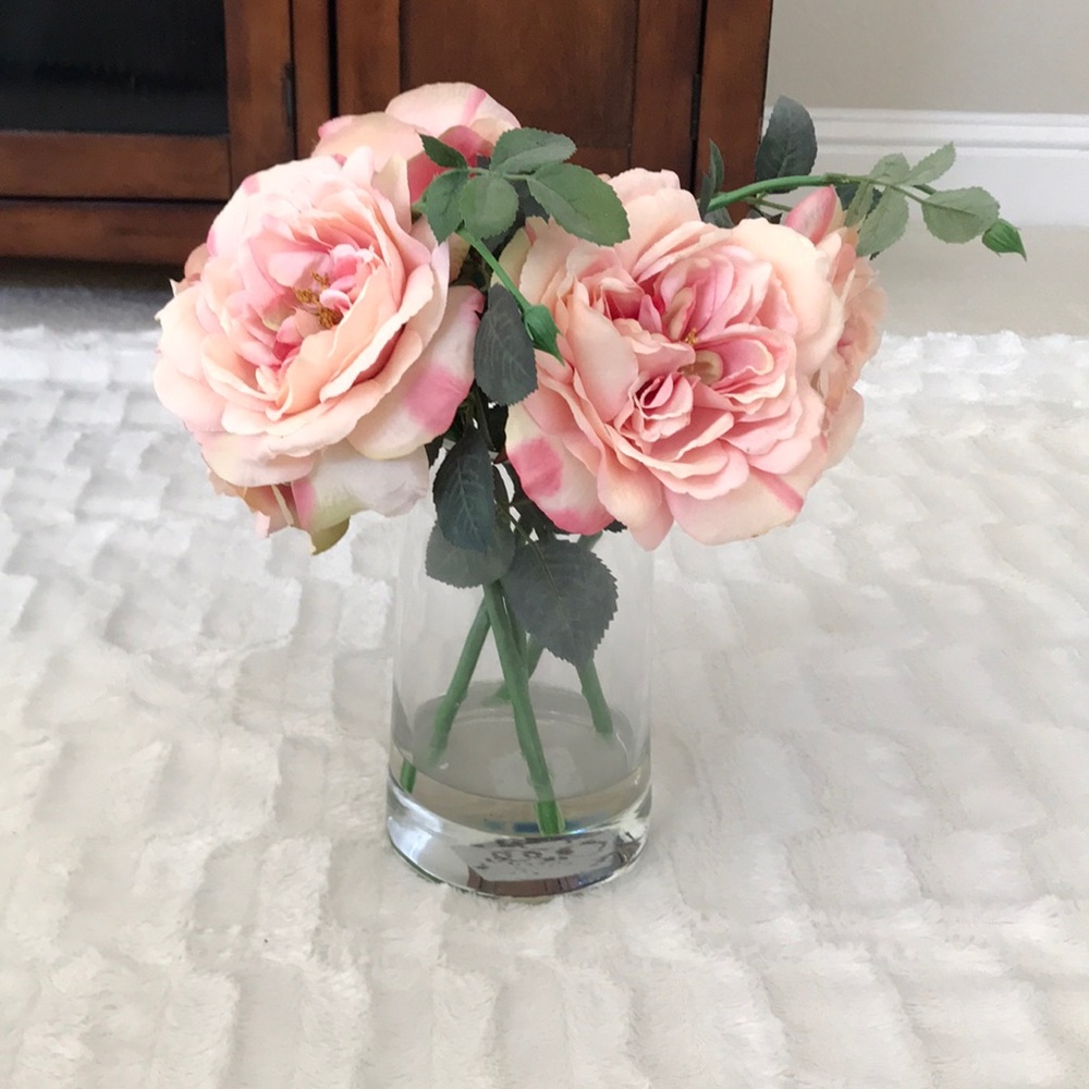 Faux floral - Picture 1 of 4